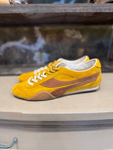 Lund Sneaker in Golden Rod