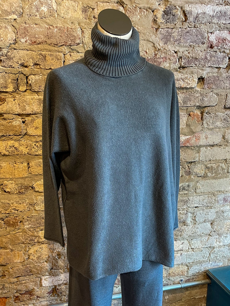 Milio Milano Turtleneck in Charcoal